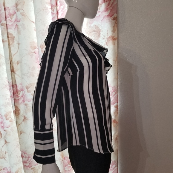 💕Banana Republic One Shoulder Ruffled Top💕 - Picture 5 of 8